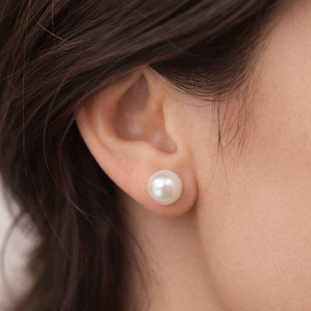 Classic White Faux Pearl Stud Earrings with Gold Posts – Elegant Fashion Jewelry